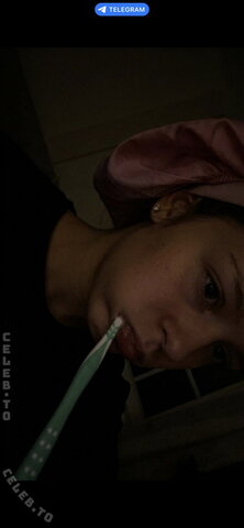 mayaa.zr – Can someone tell me if this is it? She sent it to me