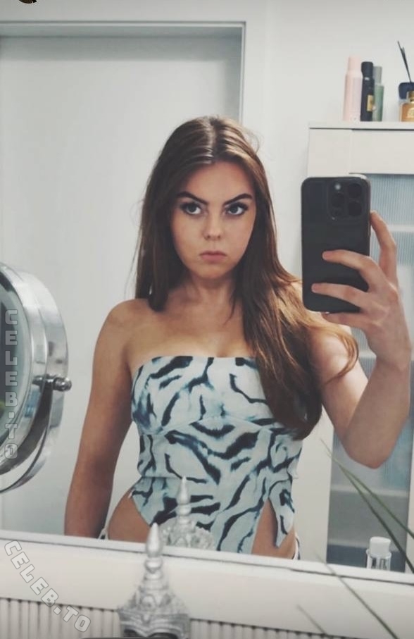 Maya_esw nude photo 1