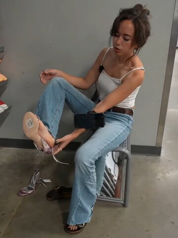 Mayahiga nude photo 7