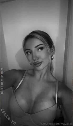 mayakln nude photo 27