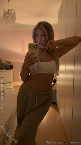 mayakln – Outfit check: this one or rather the other? (for the other outfit you have to write to me then I will show …