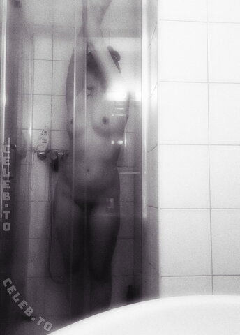 Mayansfw nude photo 8