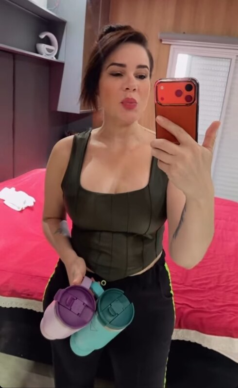 Mayla Souza nude photo 8