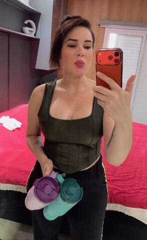 Mayla Souza nude photo 17