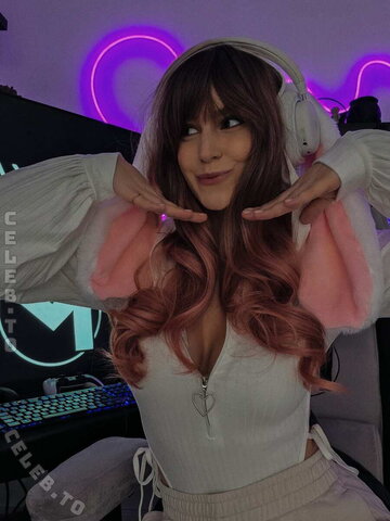 Mayo Dee nude photo 9