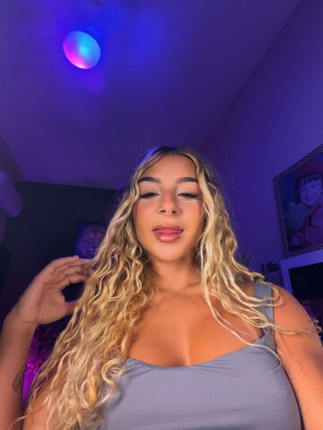 MD Julie nude photo 13