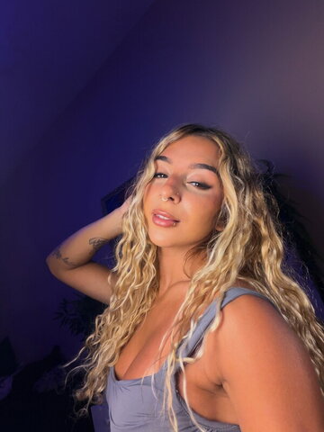 MD Julie nude photo 8
