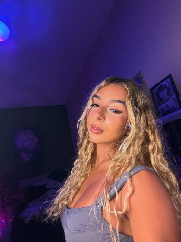 MD Julie nude photo 11