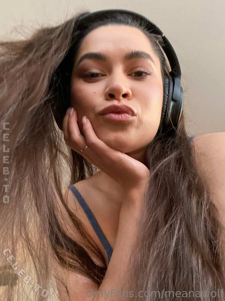 Meana Wolf nude photo 3
