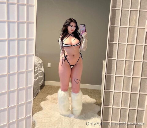 MeganRenee nude photo 1