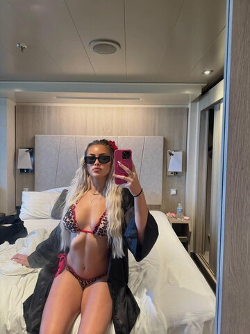 Meghan Walker nude photo 8
