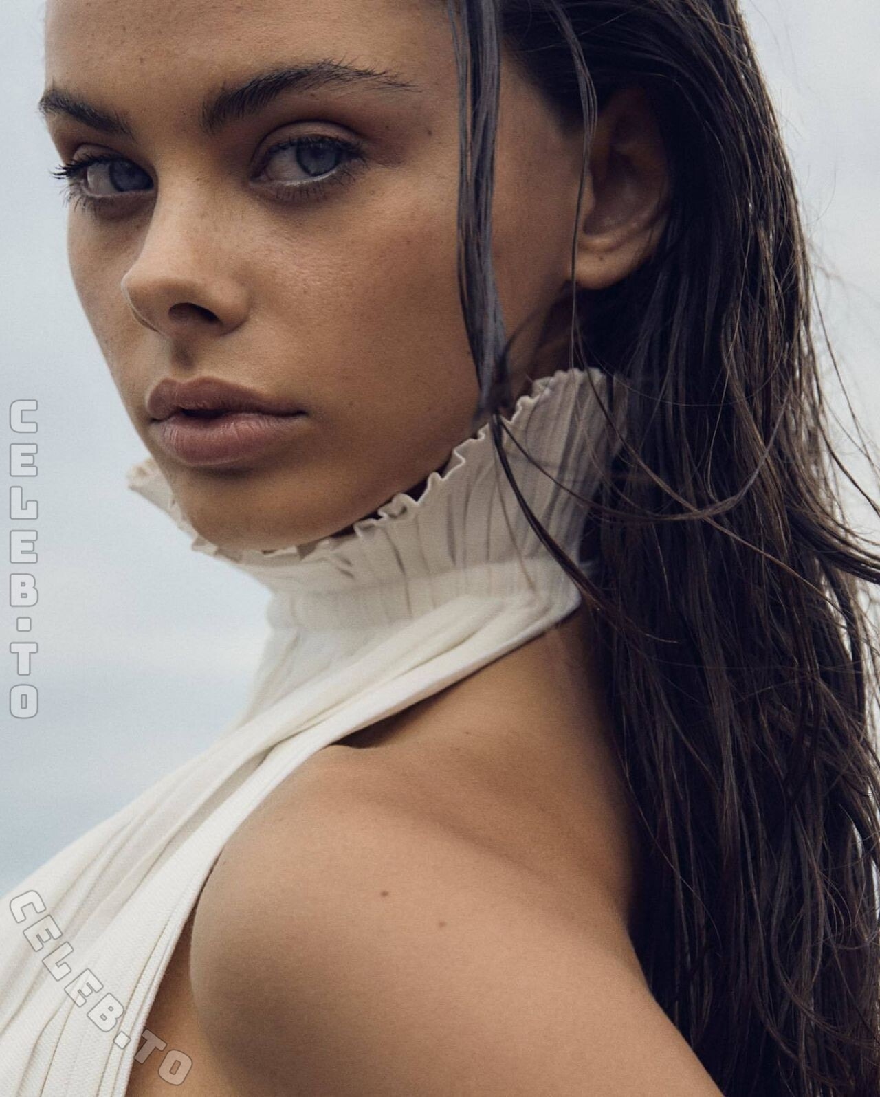 Meika Woollard nude photo 3