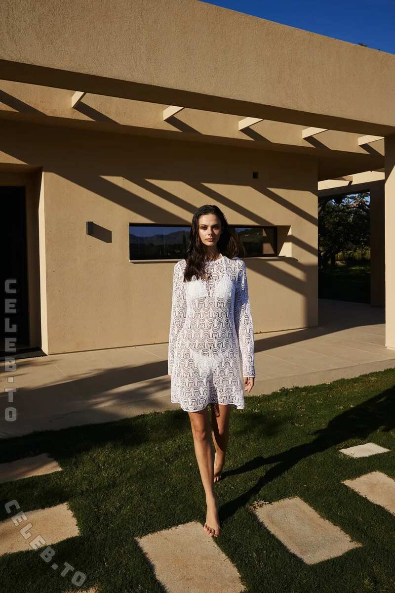 Meika Woollard nude photo 12