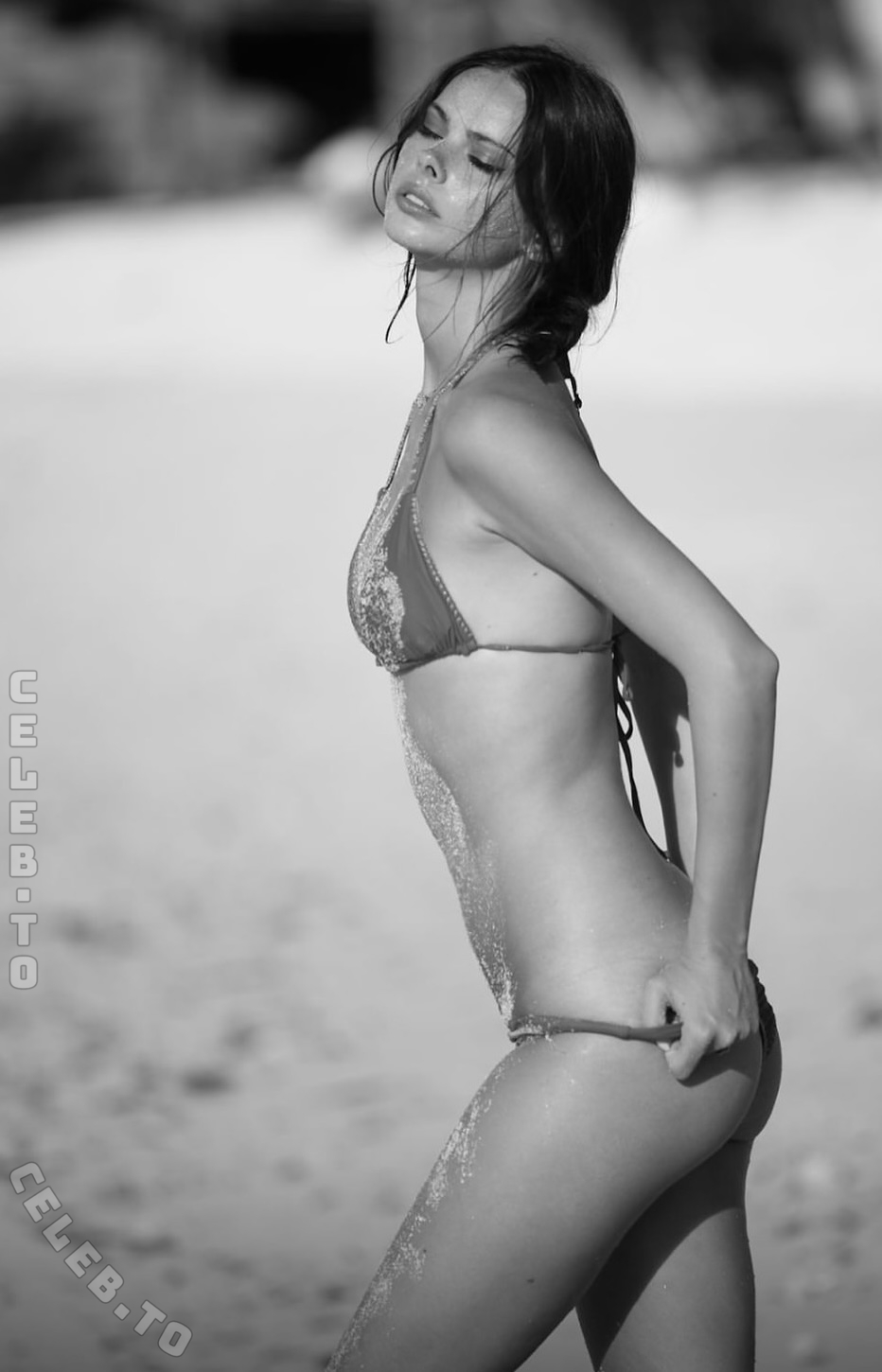 Meika Woollard nude photo 1