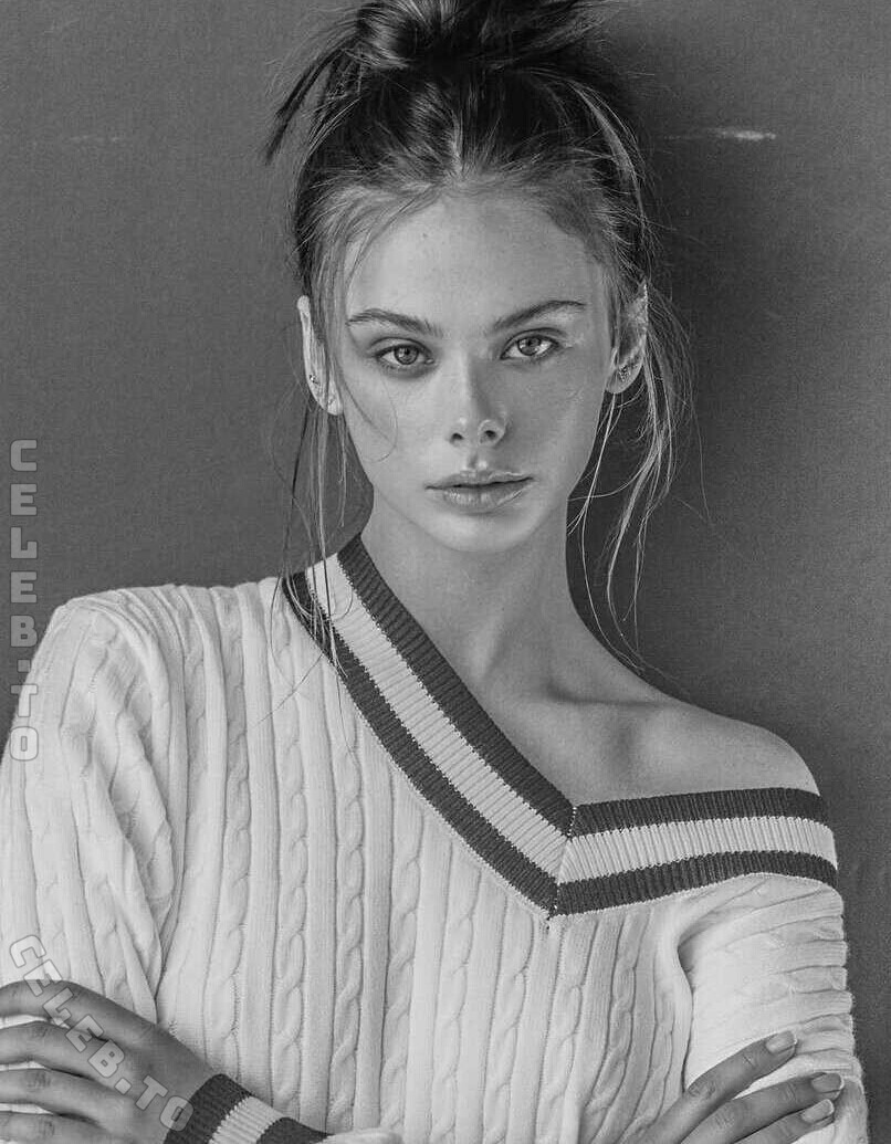 Meika Woollard nude photo 4