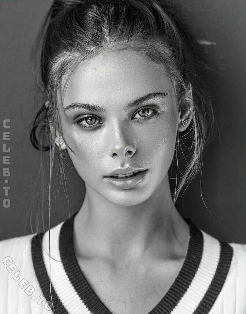 Meika Woollard nude photo 6