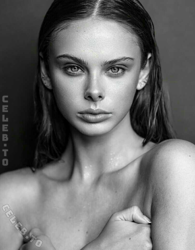Meika Woollard nude photo 7
