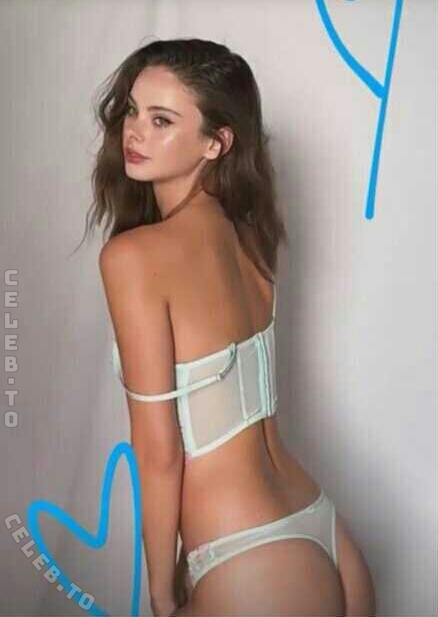 Meika Woollard nude photo 11