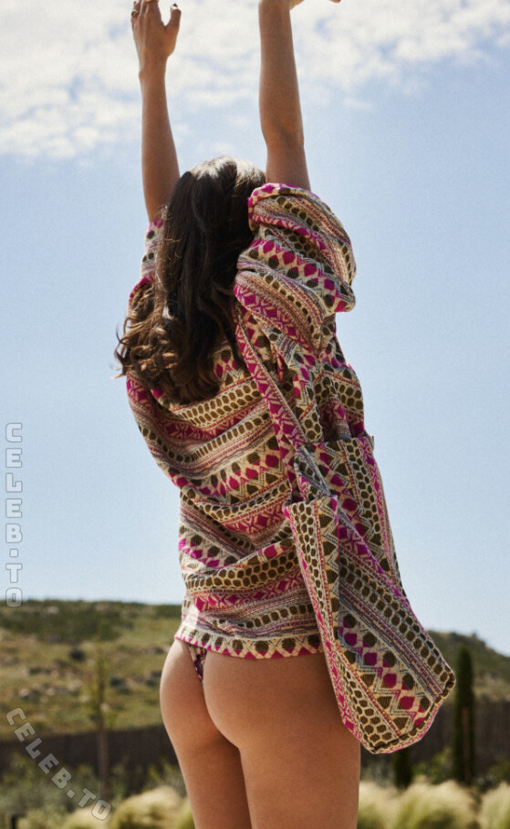 Meika Woollard nude photo 2