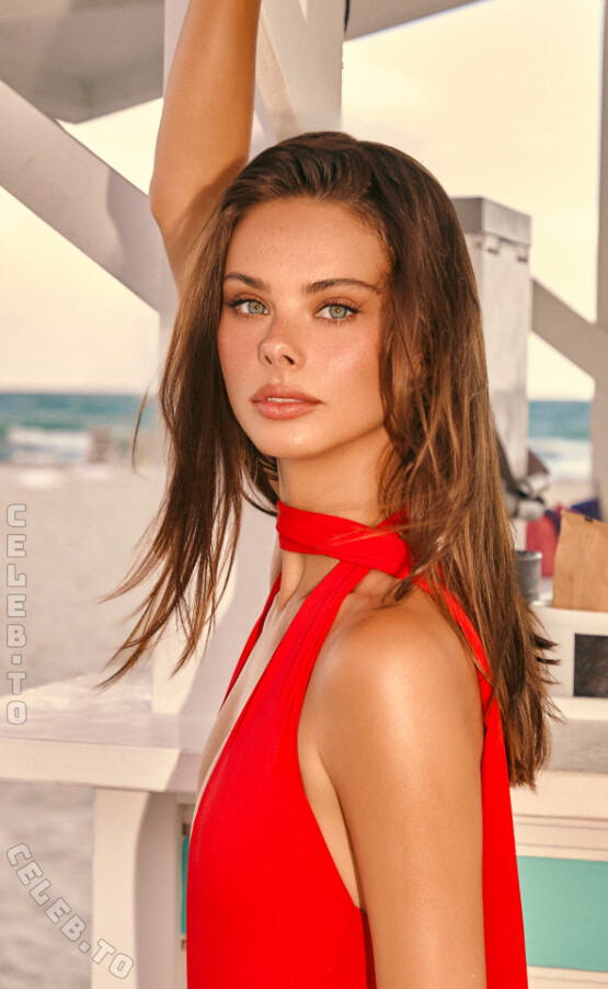 Meika Woollard nude photo 7