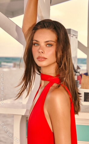 Meika Woollard nude photo 11