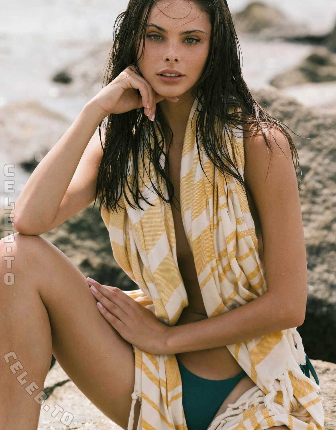 Meika Woollard nude photo 6