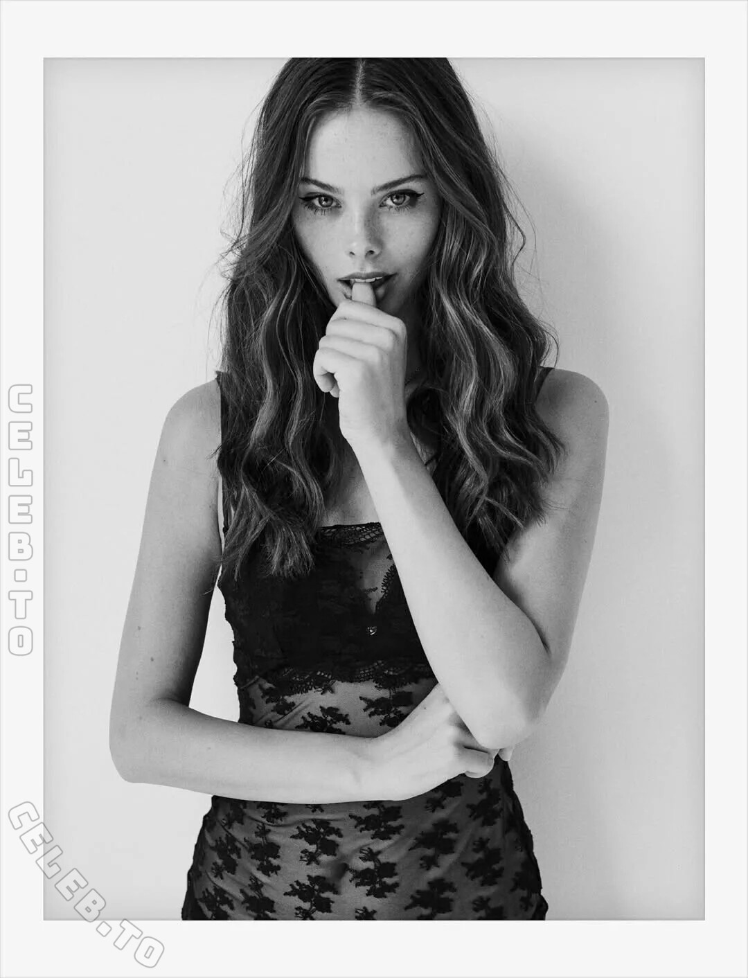 Meika Woollard nude photo 4