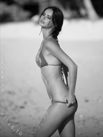 Meika Woollard nude photo 29
