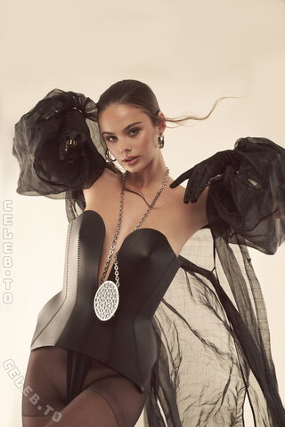 Meika Woollard nude photo 19