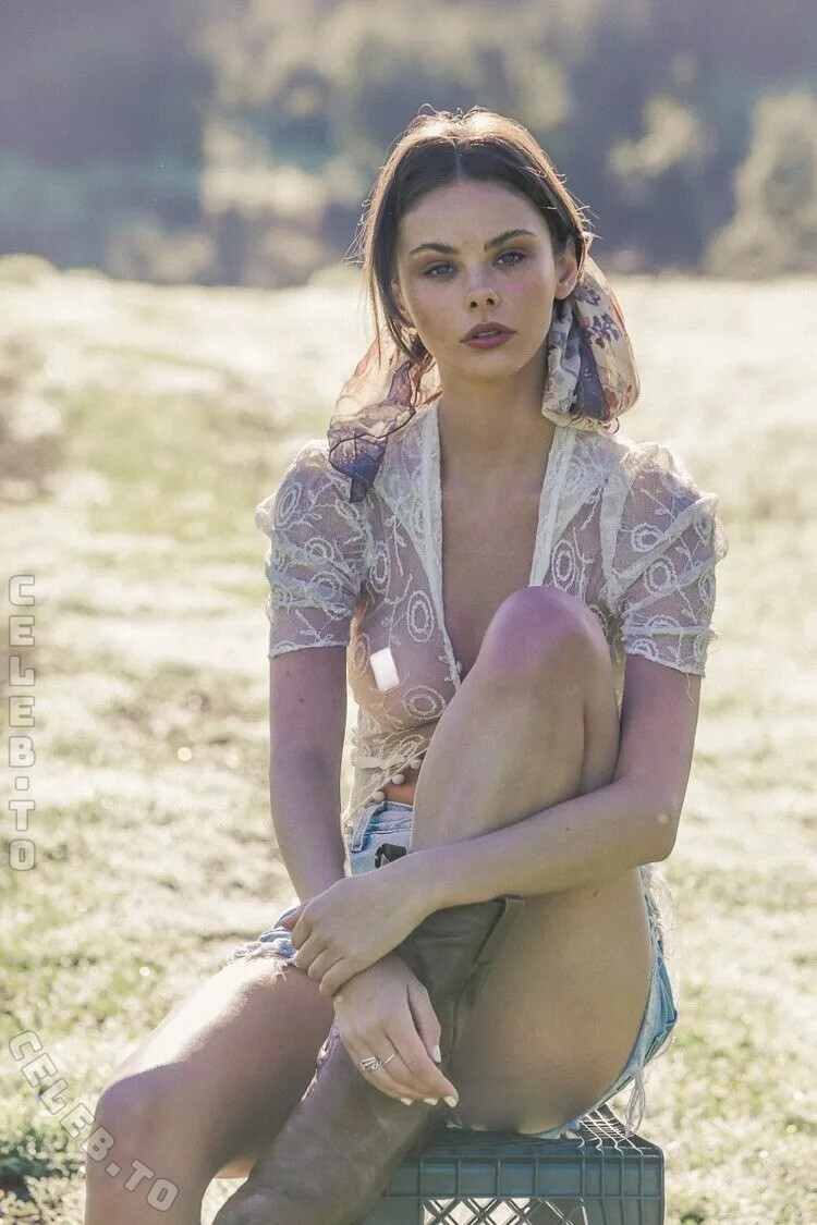 Meika Woollard nude photo 19