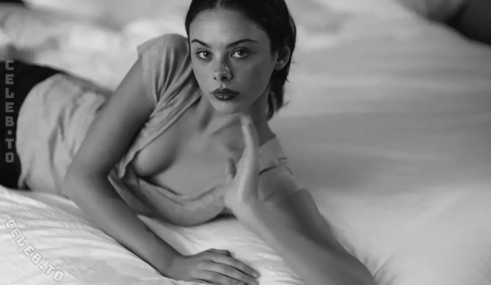 Meika Woollard nude photo 12
