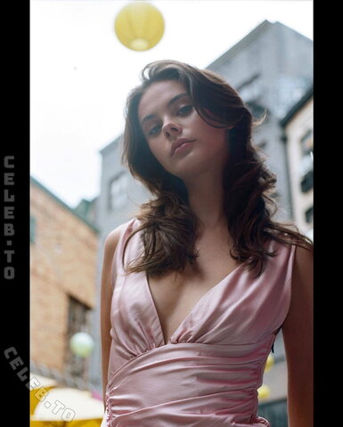 Meika Woollard nude photo 16