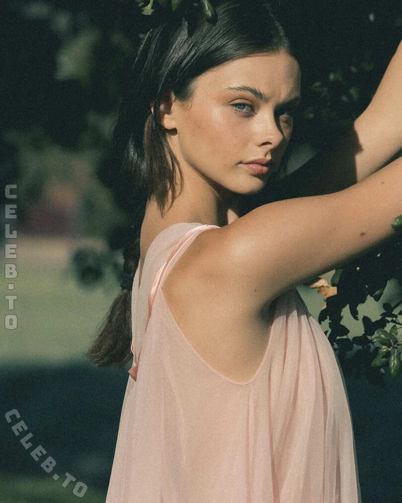 Meika Woollard nude photo 6