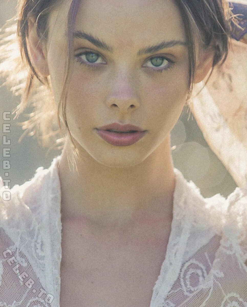 Meika Woollard nude photo 14