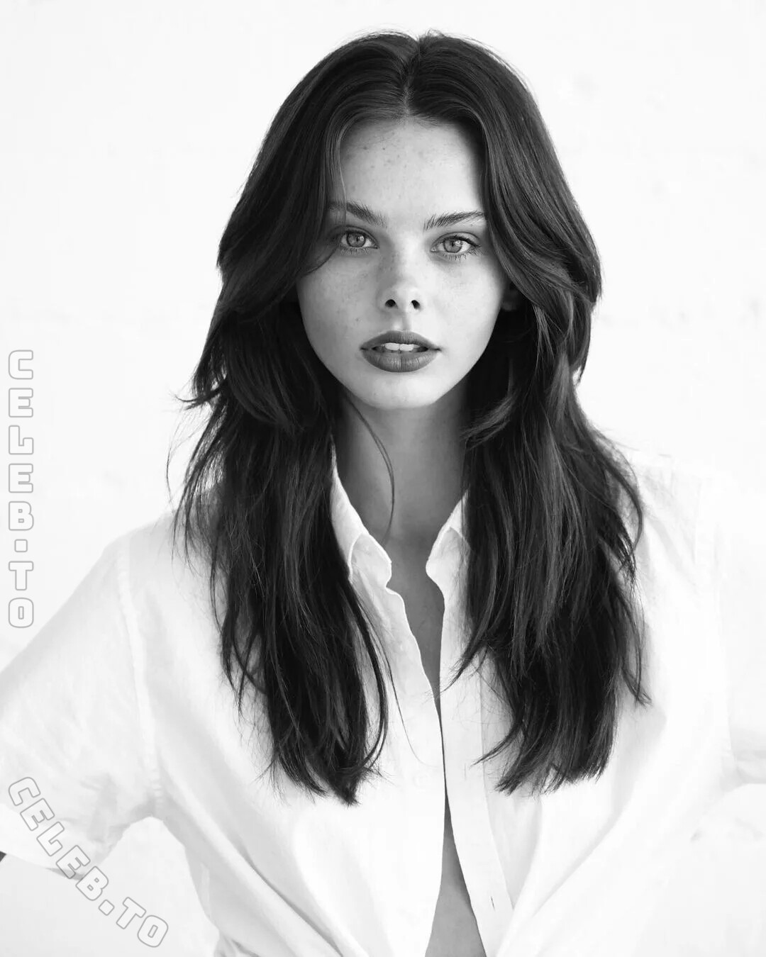 Meika Woollard nude photo 2