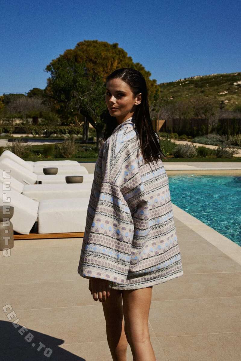 Meika Woollard nude photo 2