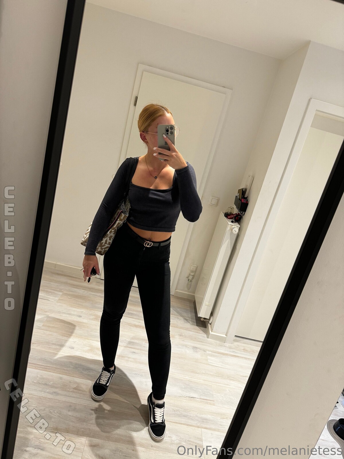 Melanietesss nude photo 6