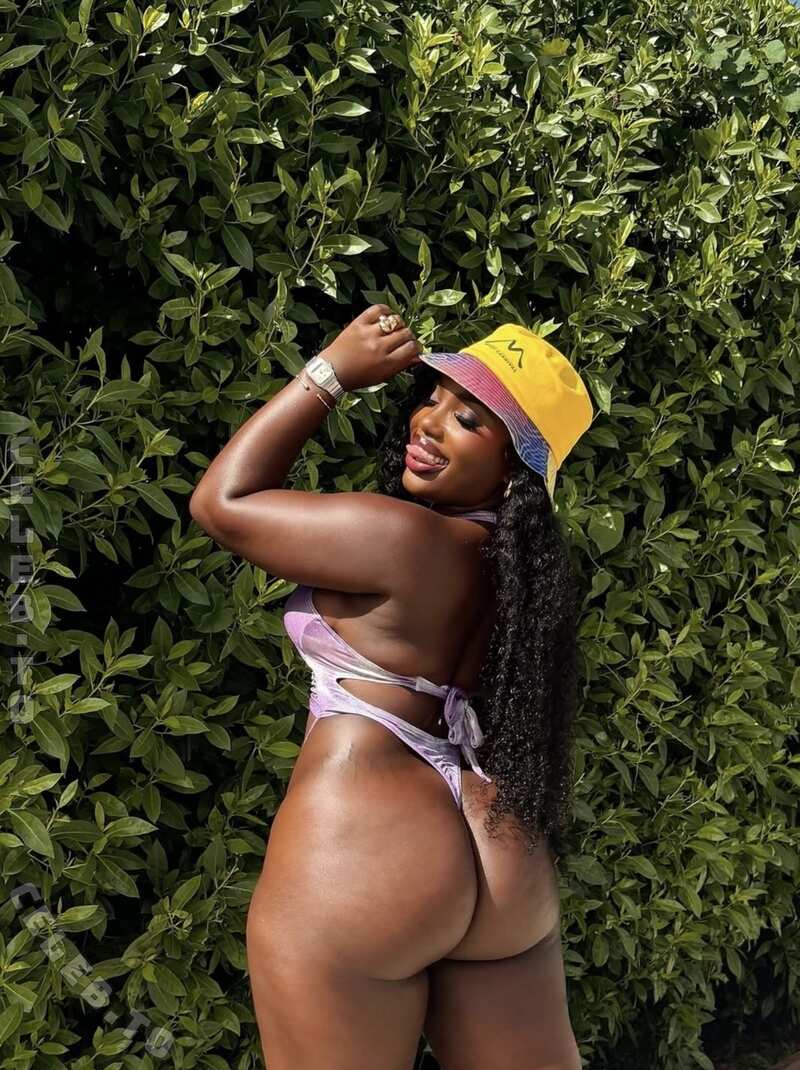 Melaxgoddess nude photo 4