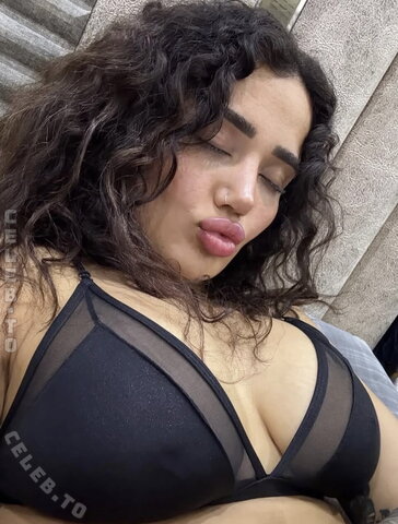 Melek Azad nude photo 3