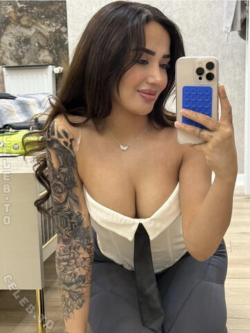 Melek Azad photo 2