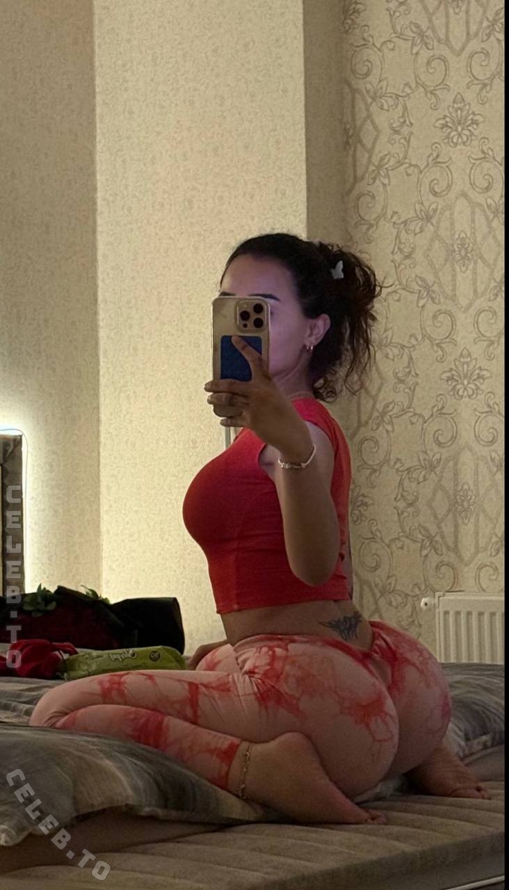 Melek Azad nude photo 2