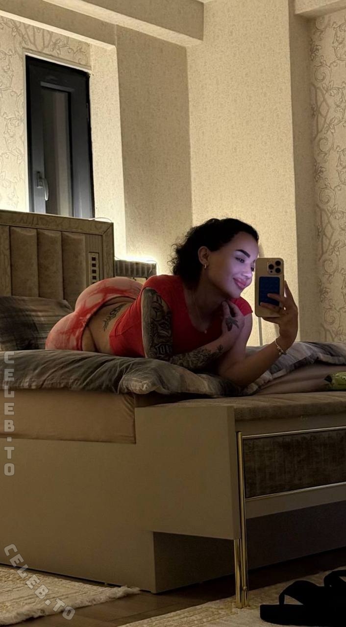 Melek Azad nude photo 3