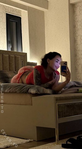 Melek Azad nude photo 1