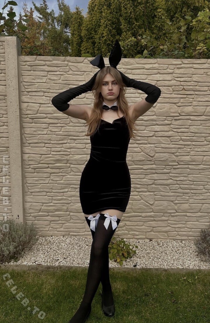 meleomanie nude photo 1