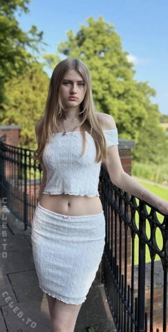 meleomanie nude photo 18