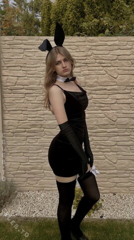meleomanie nude photo 10