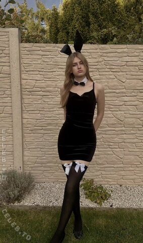 meleomanie nude photo 9