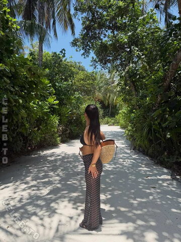 Melike.od nude photo 10