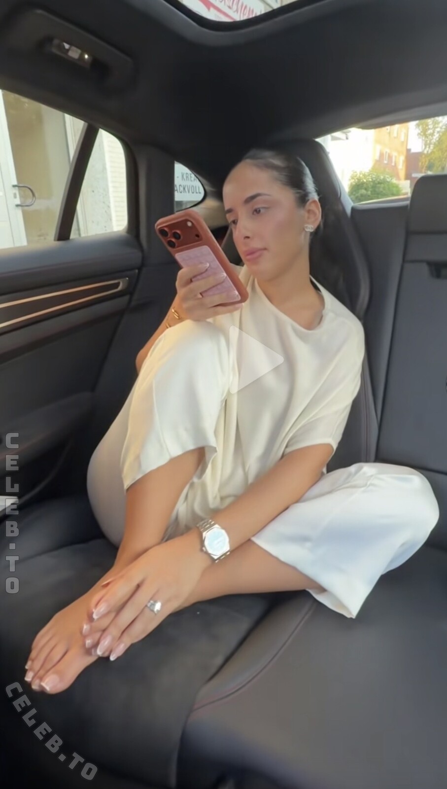 Melike.od nude photo 1