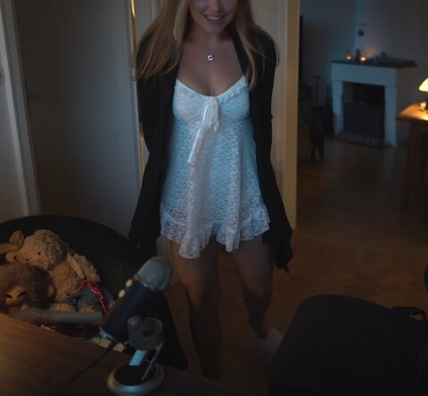Melina Göransson nude photo 14